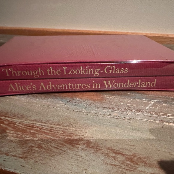 Vintage Alice in Wonderland & Through the Looking Glass set in slipcase - Picture 3 of 6